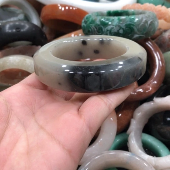 石英质玉手镯未镶嵌清*