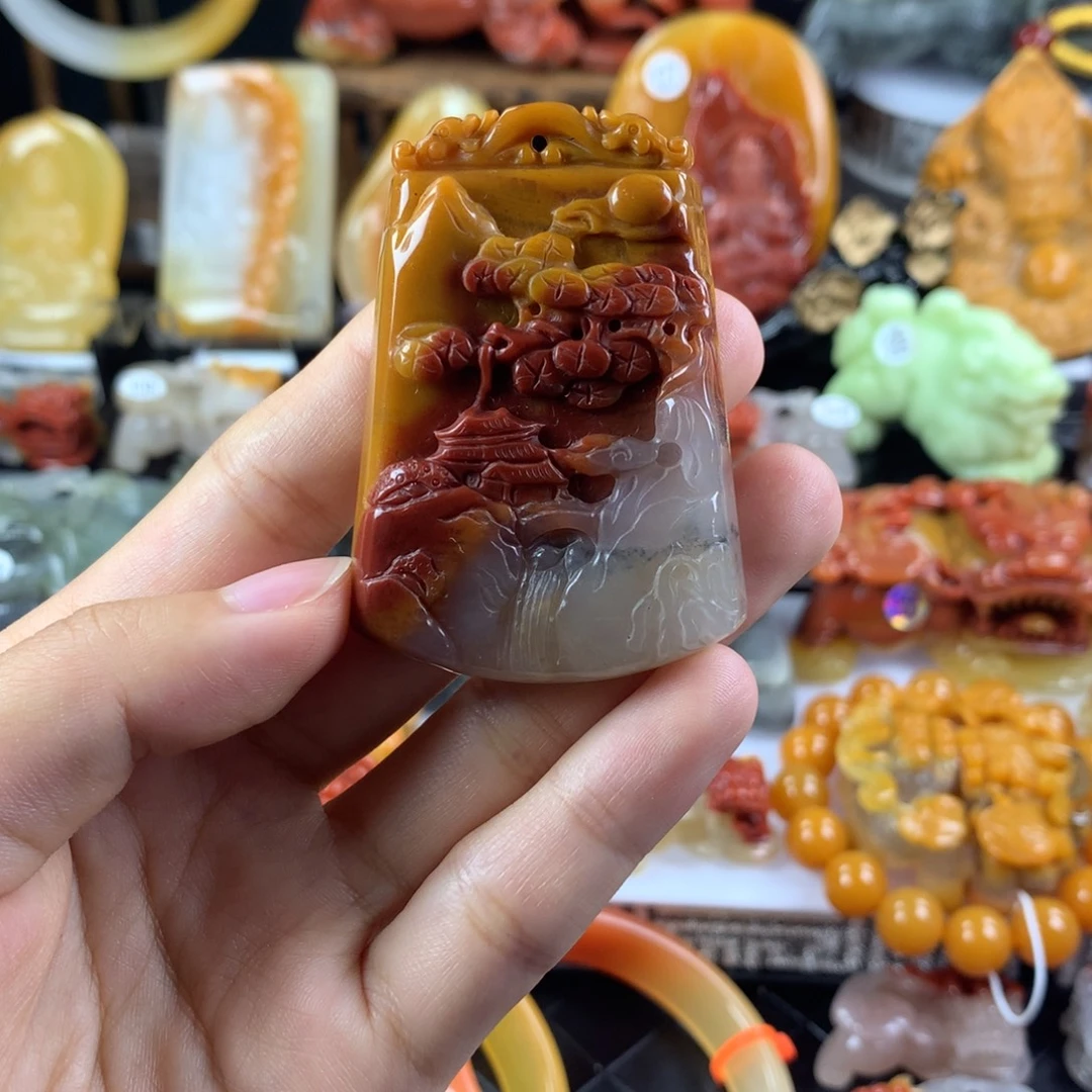 未镶嵌石英质玉（黄龙玉）挂件