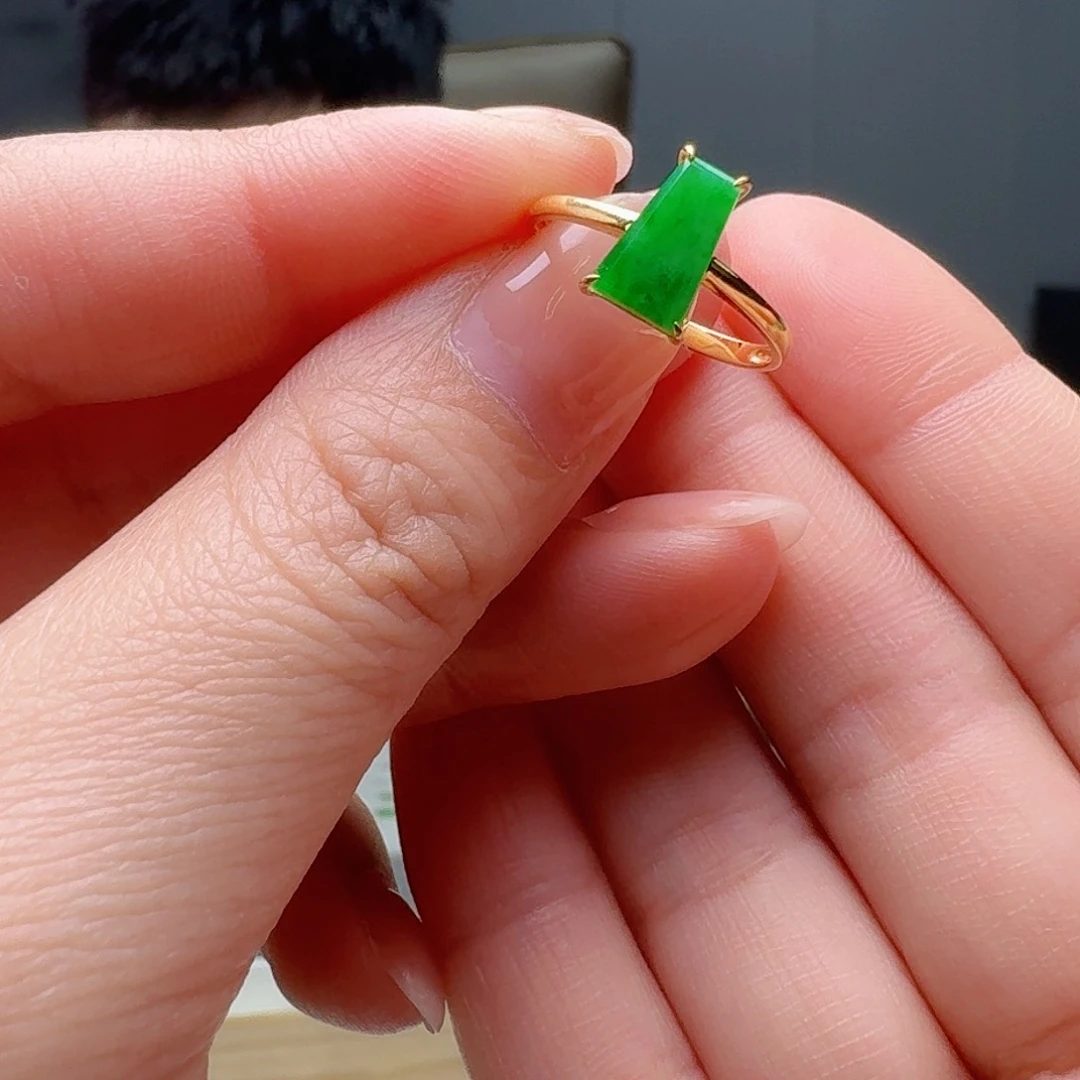 翡翠戒指18K金镶嵌天然