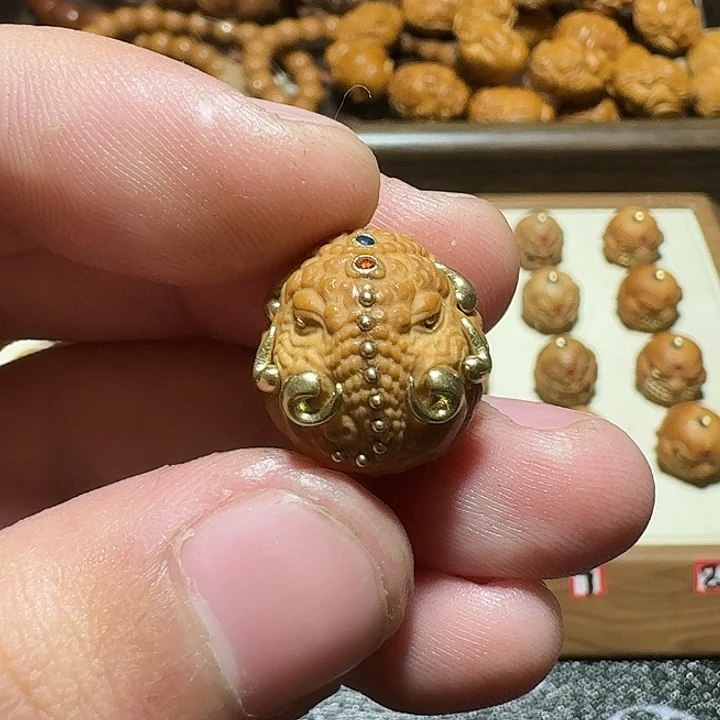 象神文玩镶嵌猴头精工