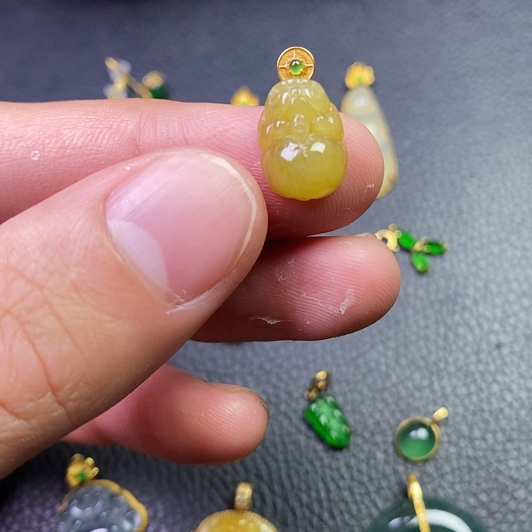 吊坠(不含链)未镶嵌翡翠