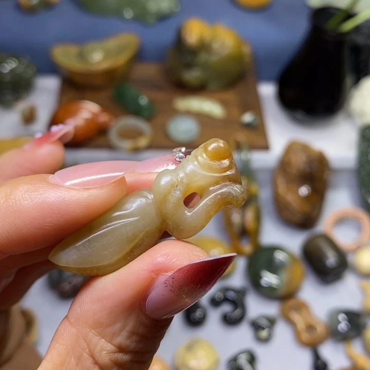 透闪石质玉未镶嵌挂件