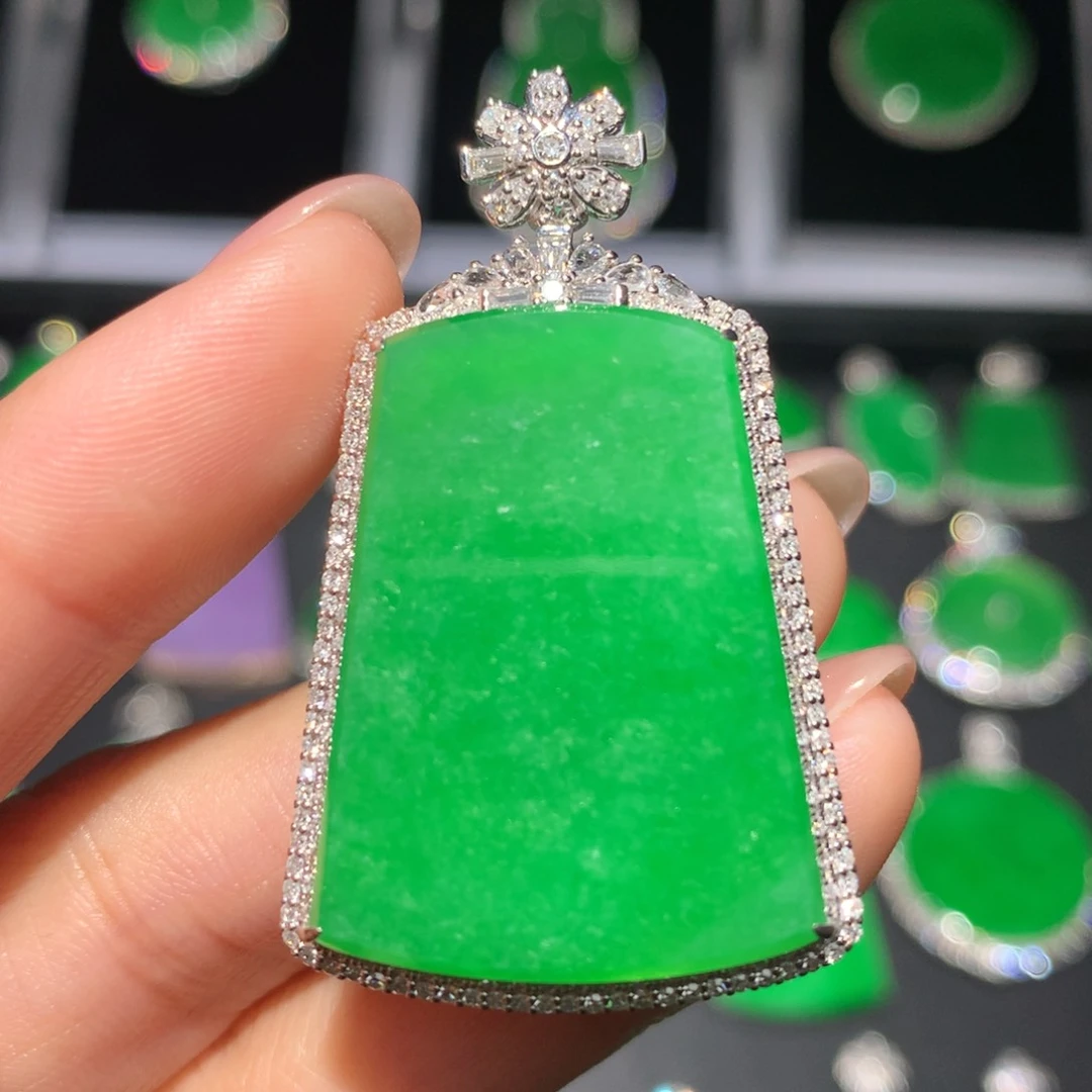 翡翠颈饰18K金镶嵌翡翠