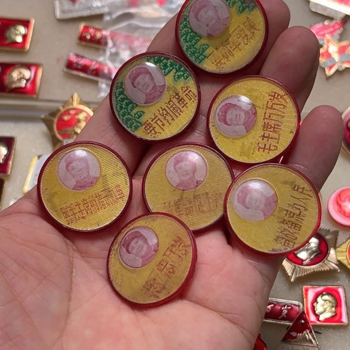 其他普通金属徐*摩普通纪念章