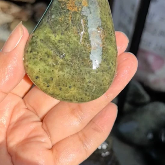 石材良**音藏玉药王石原石手把件一个