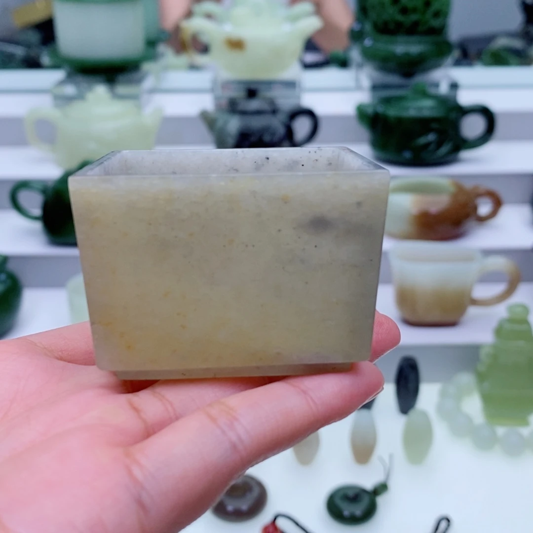 回***饭和田玉未镶嵌摆件杯子