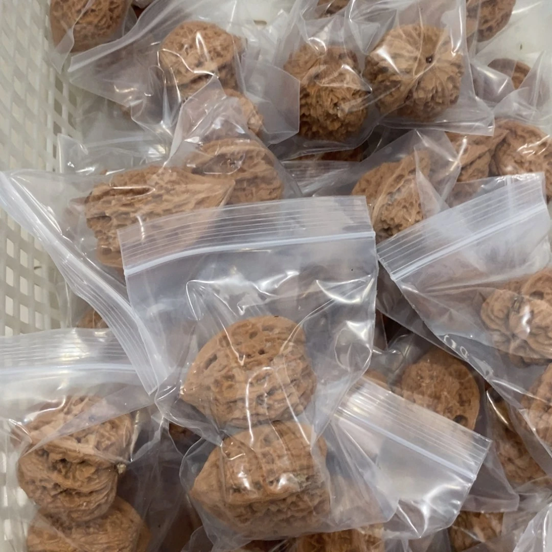 文玩核桃吊坠至尊宝有瑕疵