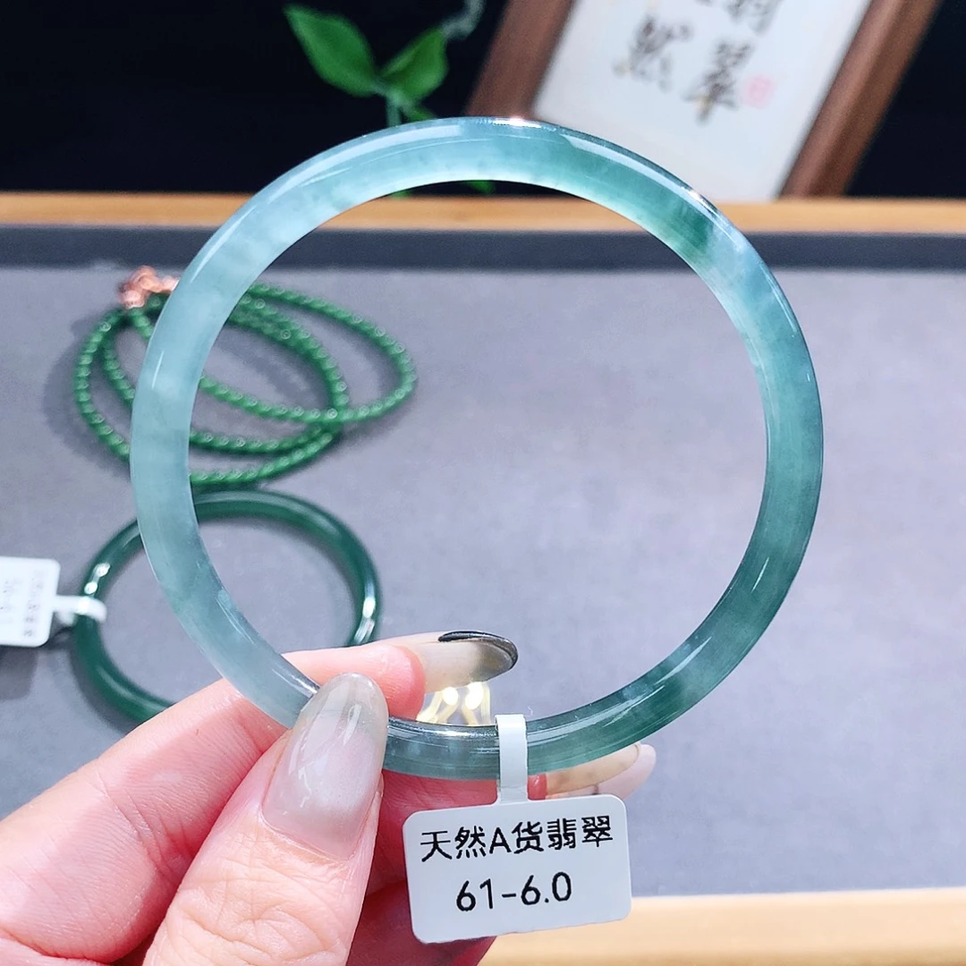 翡翠手镯（圆镯）未镶嵌