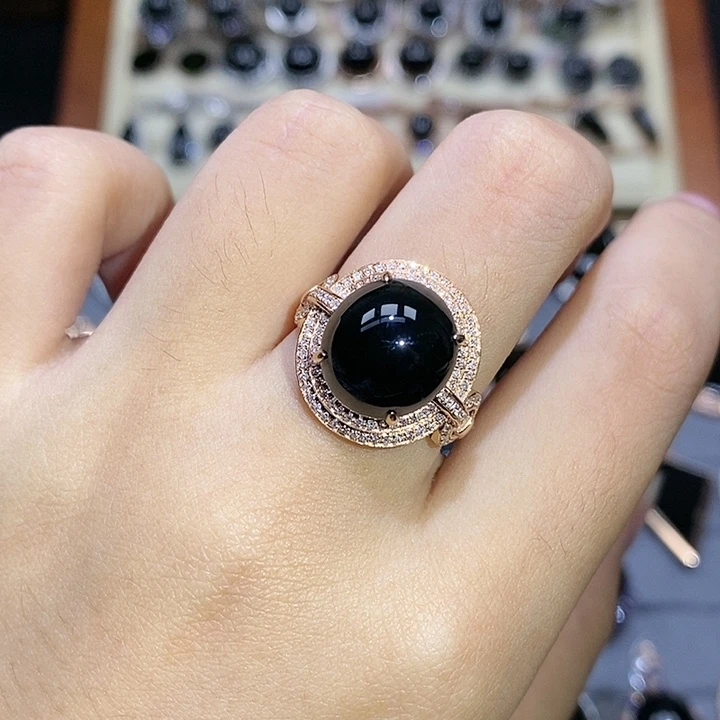 18K金镶嵌戒指翡翠蛋面