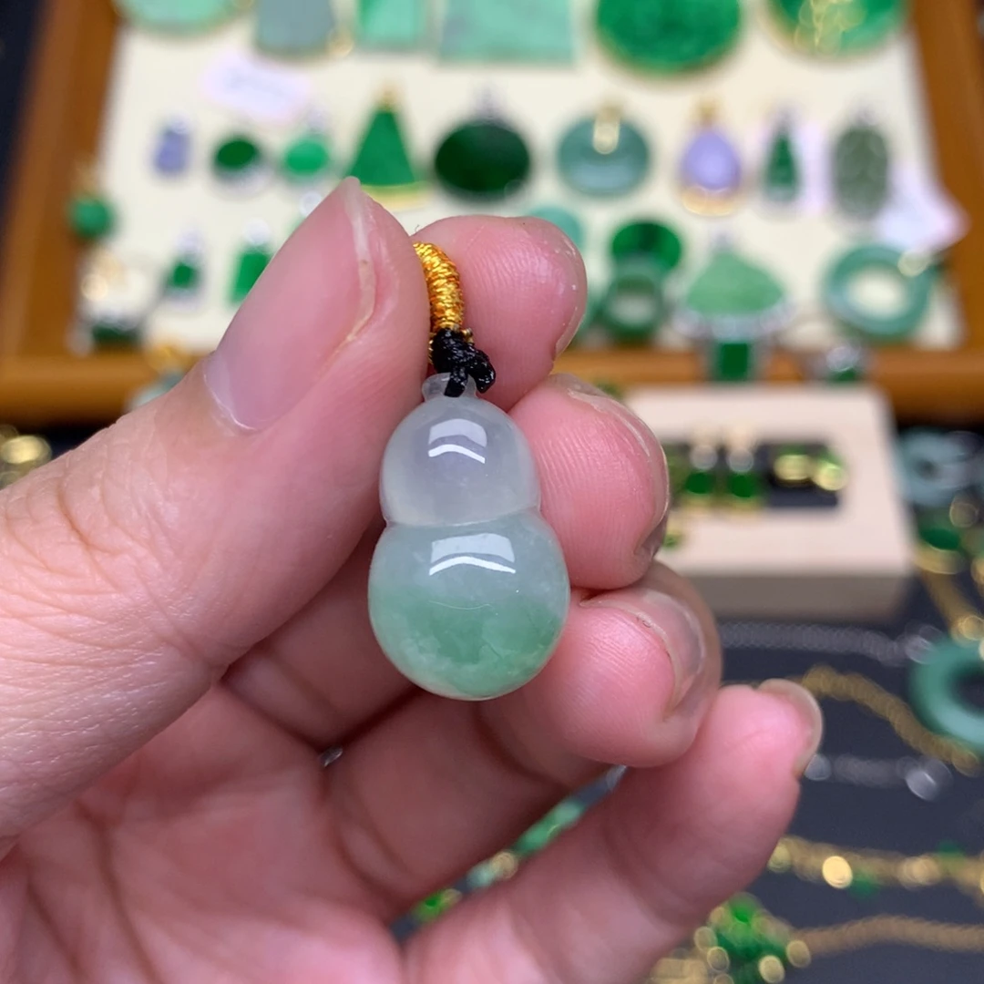 翡翠未镶嵌吊坠(不含链)有纹裂