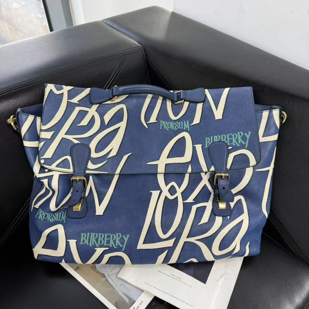 95新 BURBERRY/博柏利 捐金沉珠/秀款邮差包