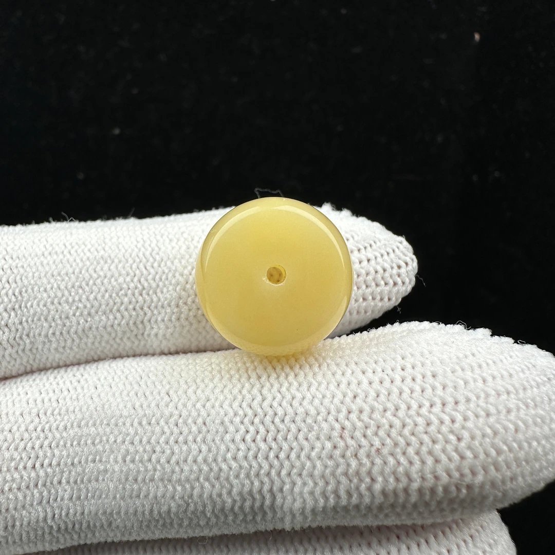 R2004【瑕疵特价 有坑】天然原矿蜜蜡 鸡油黄飘花墩子 15*8.8mm