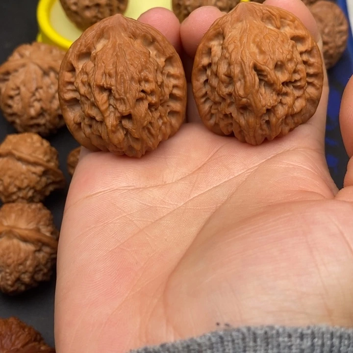 吊坠文玩核桃红狮子