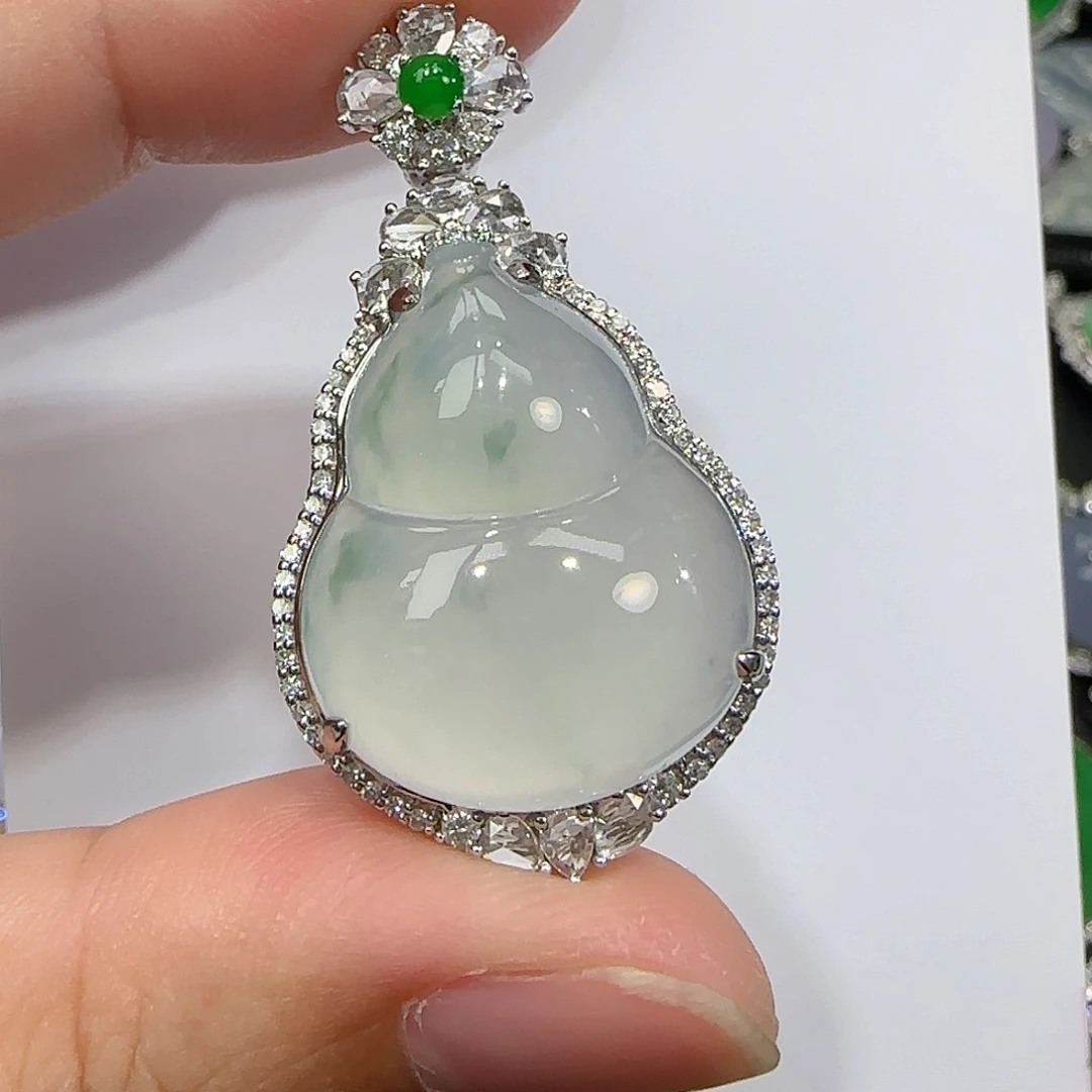 翡翠颈饰足金镶嵌天然翡翠