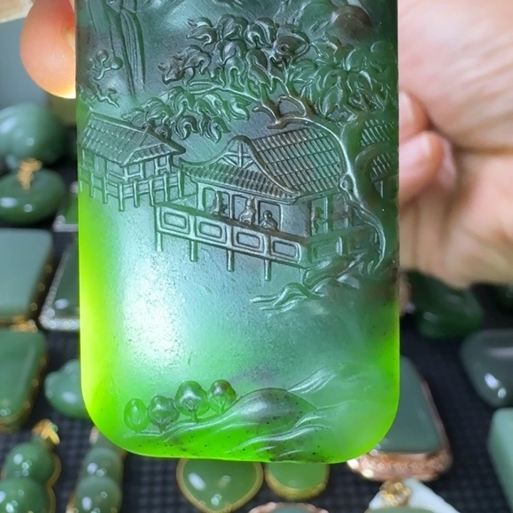 颈饰未镶嵌和田玉老红皮山水牌