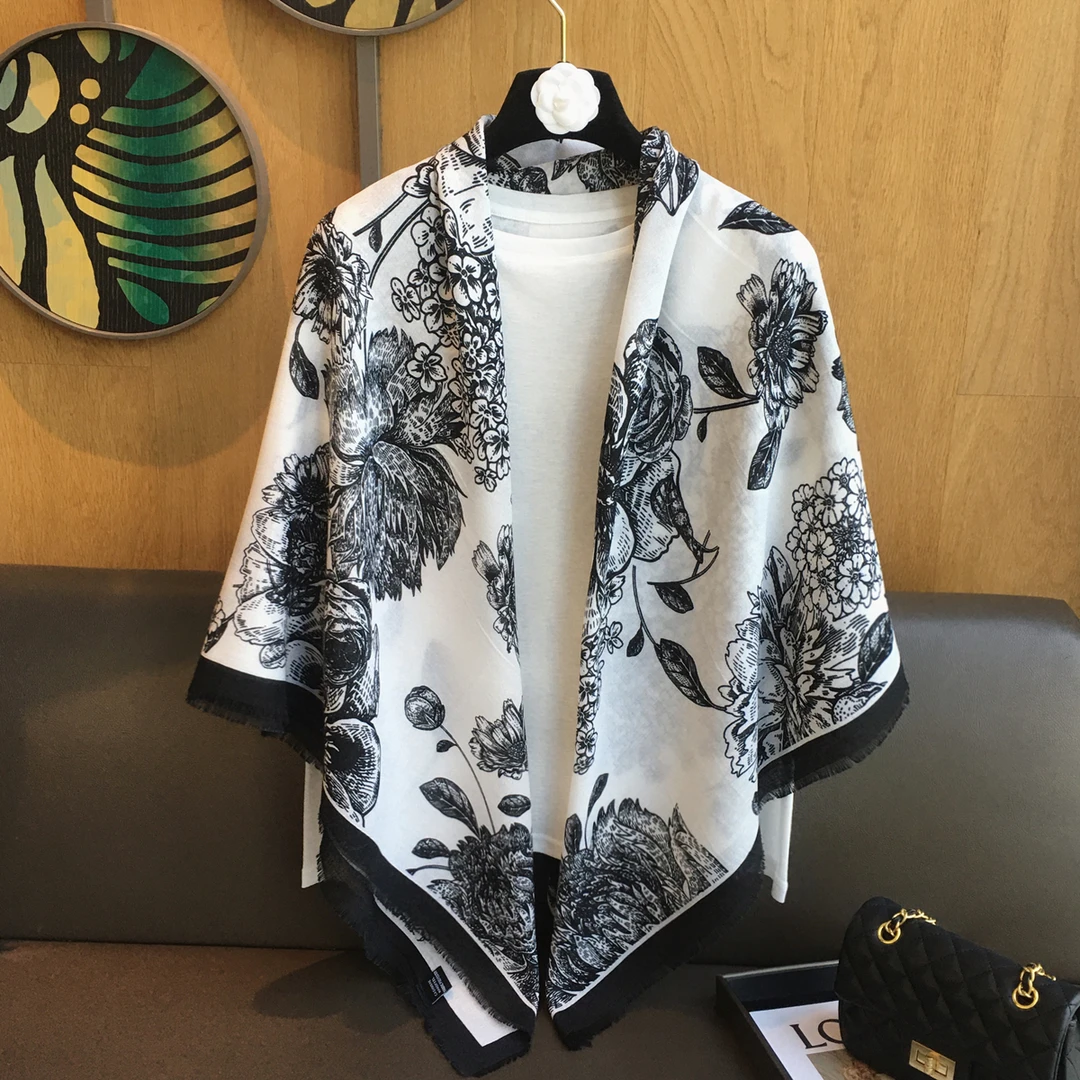 culv2025夏季新款浪漫花朵旅游拍照遮阳披肩130cm大方巾百搭围巾