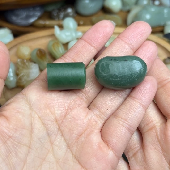 颈饰未镶嵌和田玉小*?