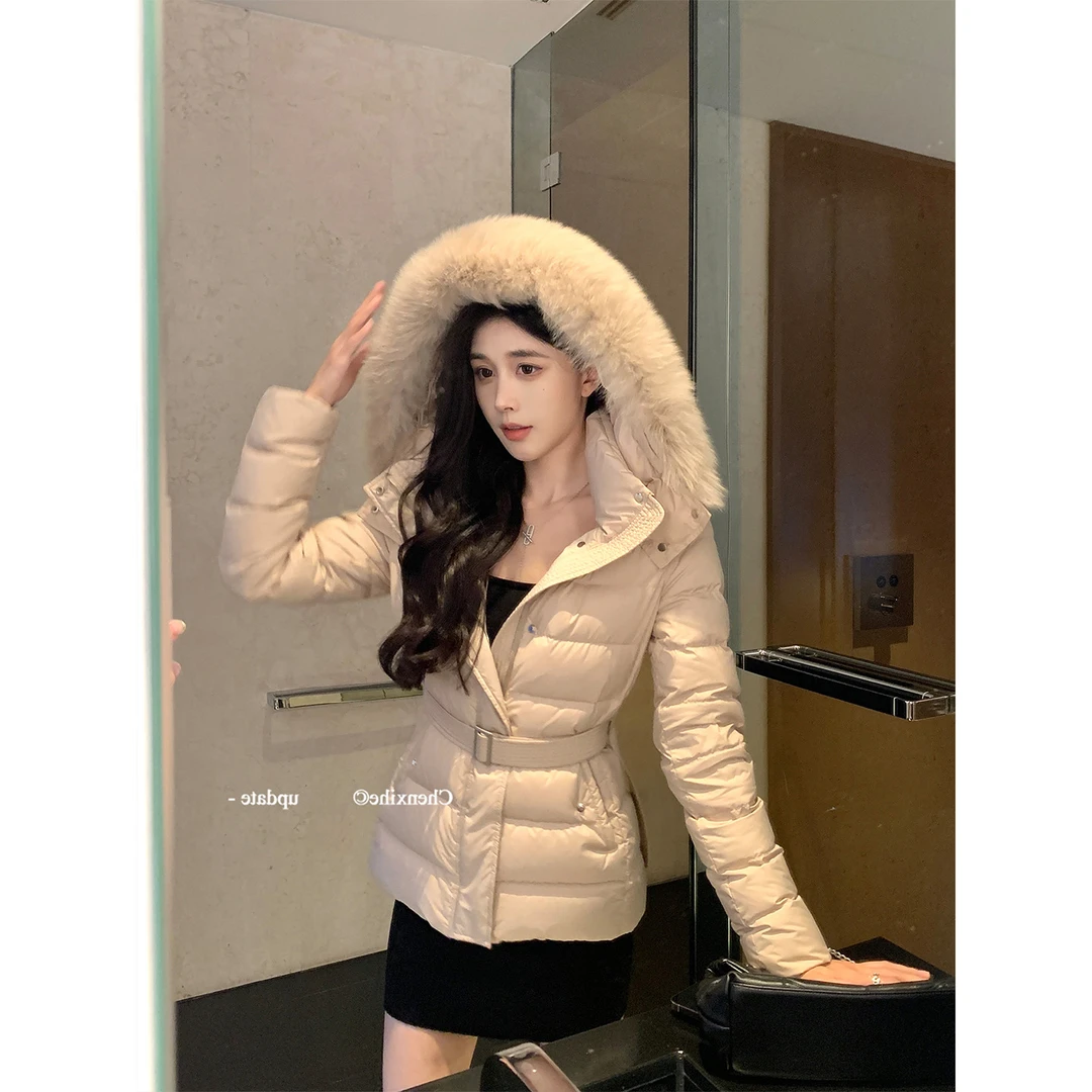 奶咖色大毛领羽绒服女短款冬季收腰修身系带连帽加厚90白鸭绒外套