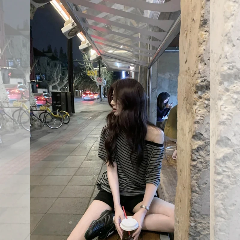 条纹撞色t恤短袖女2025夏季新款宽松显瘦斜肩露肩甜辣妹上衣