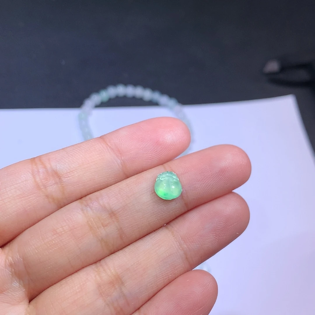 【闪购商品】翡翠挂件未镶嵌顶*呱绿金蟾