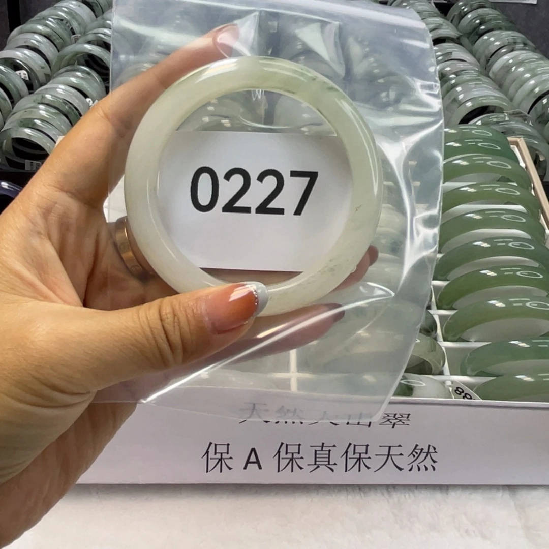 未镶嵌手镯石英质玉0227