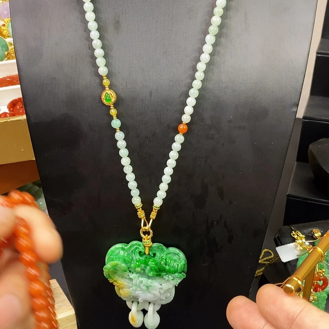颈饰未镶嵌翡翠吊坠