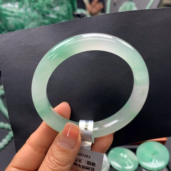 石英质玉未镶嵌手镯