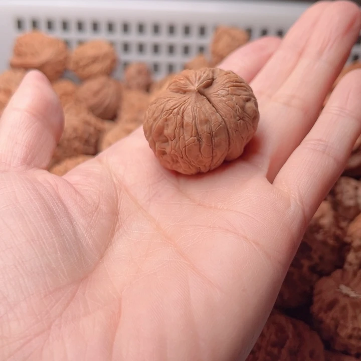 苗***吊坠文玩核桃一个