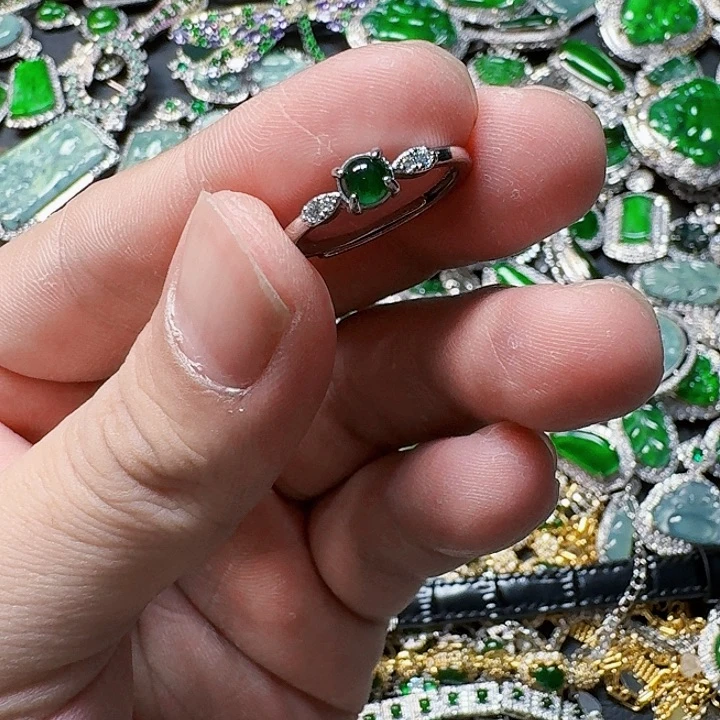 翡翠颈饰未镶嵌天然A货翡翠放漏