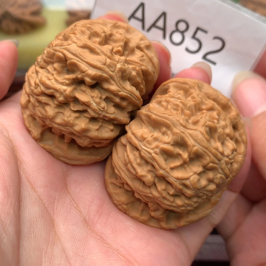 把件文玩核桃粗棱大肚白狮子46