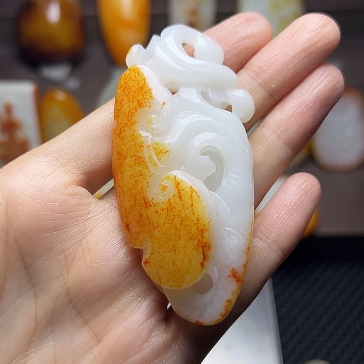清***道和田玉未镶嵌颈饰