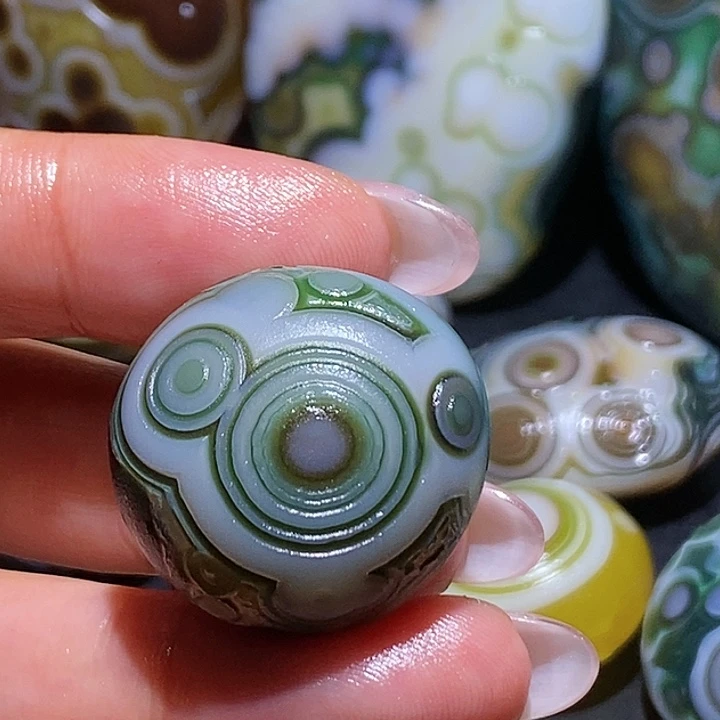 哈***兵玛瑙/玉髓未镶嵌珠宝奇石