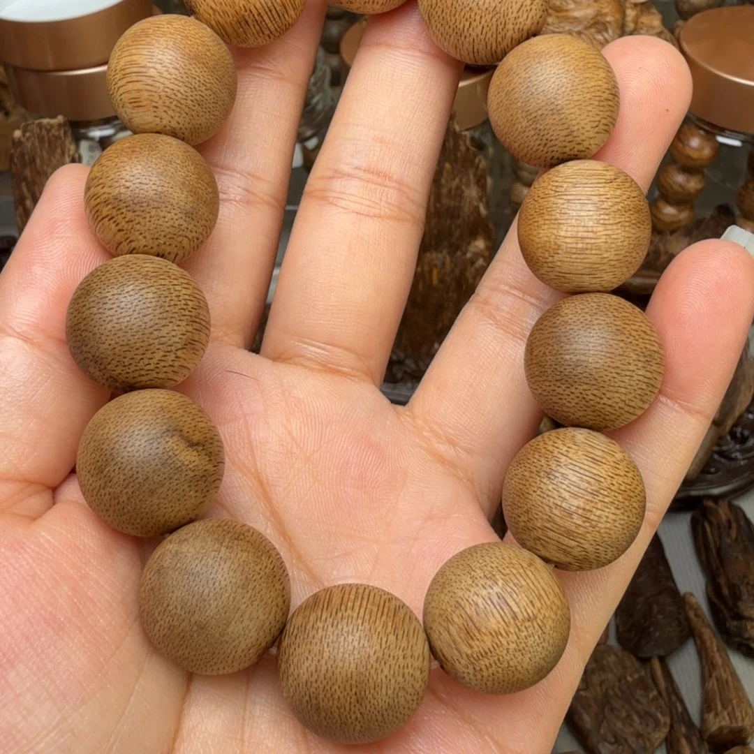 沉香沉香碎屑柬埔寨菩萨 1.7*26.4 克