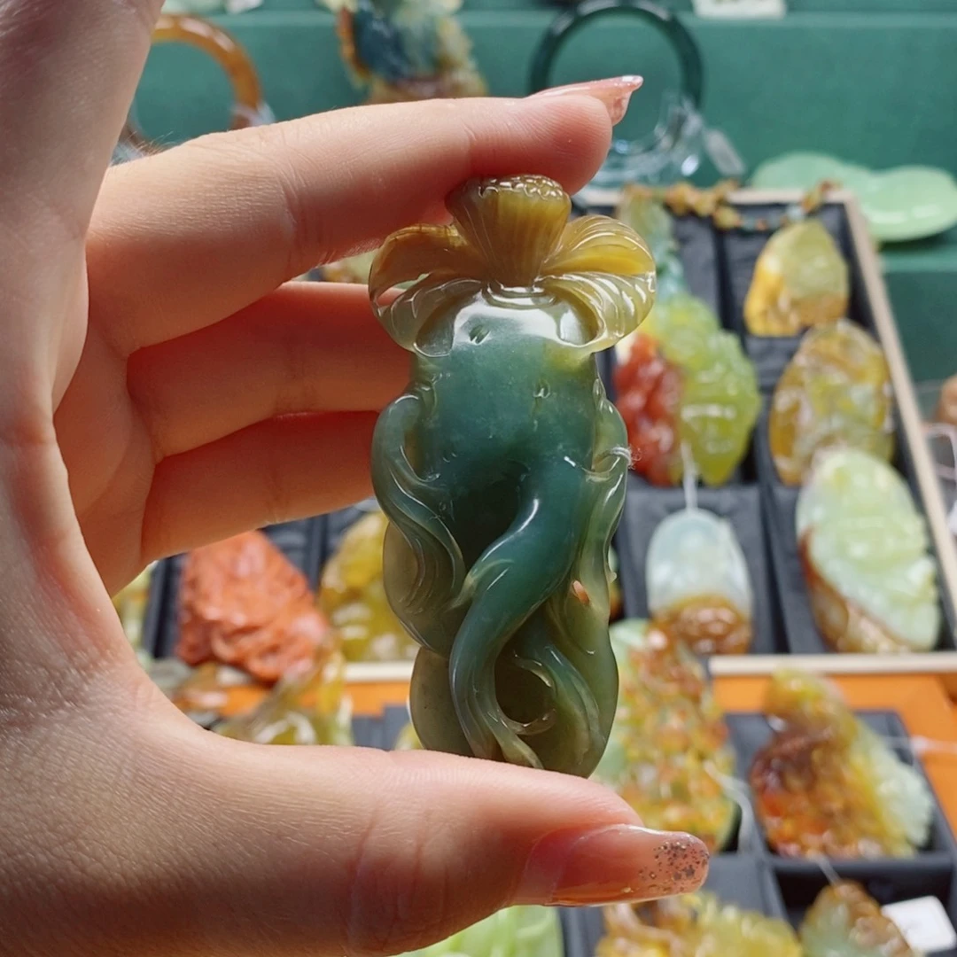 蛇纹石玉未镶嵌颈饰