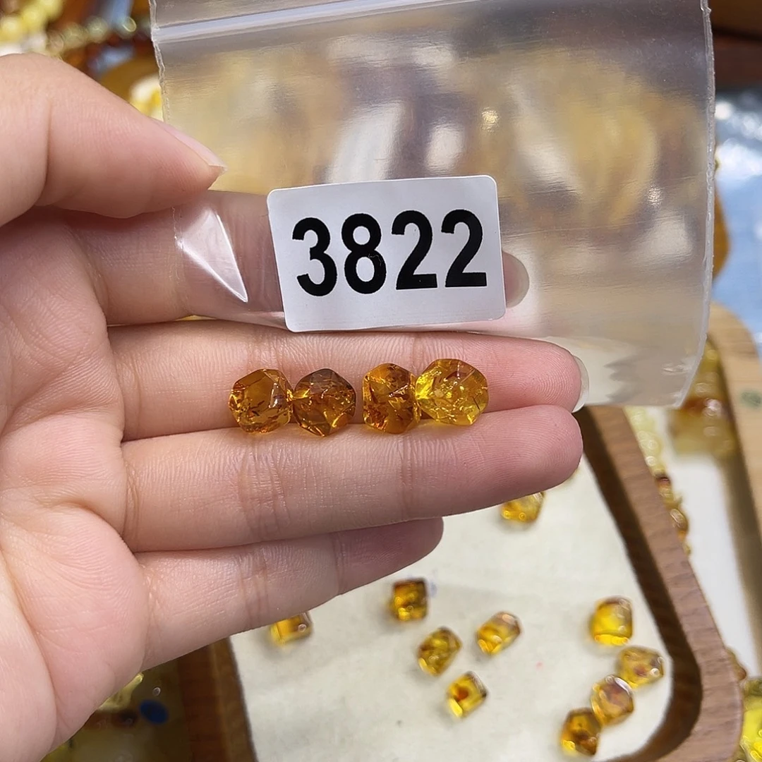 揪****琥珀未镶嵌珠宝奇石