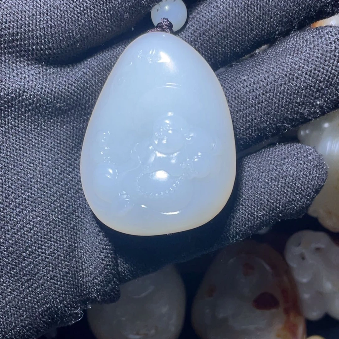 ****儿和田玉未镶嵌颈饰