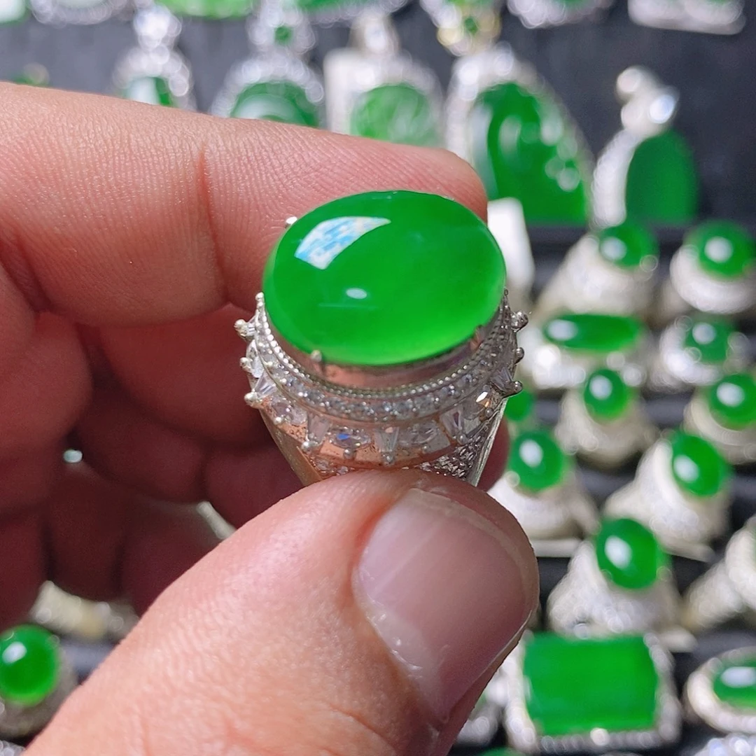 翡翠未镶嵌颈饰