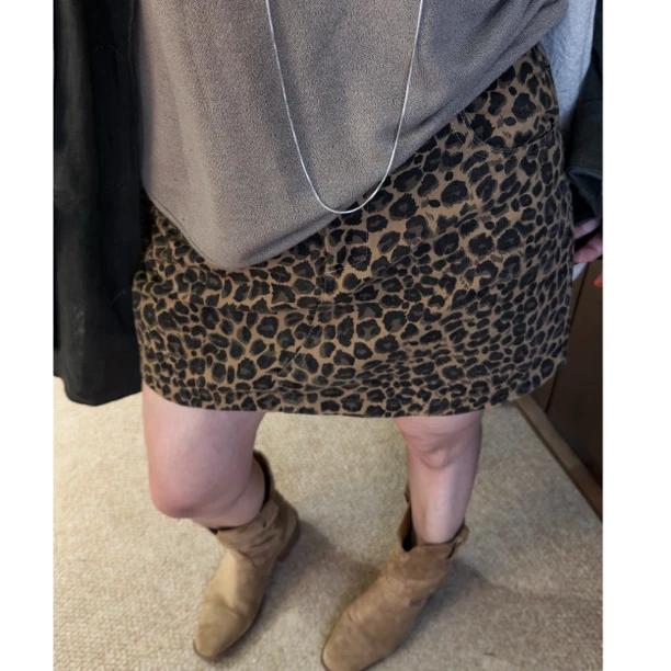 HY罗罗夏季洋气显瘦豹纹半身裙小众短裙休闲时尚百搭设计感气质