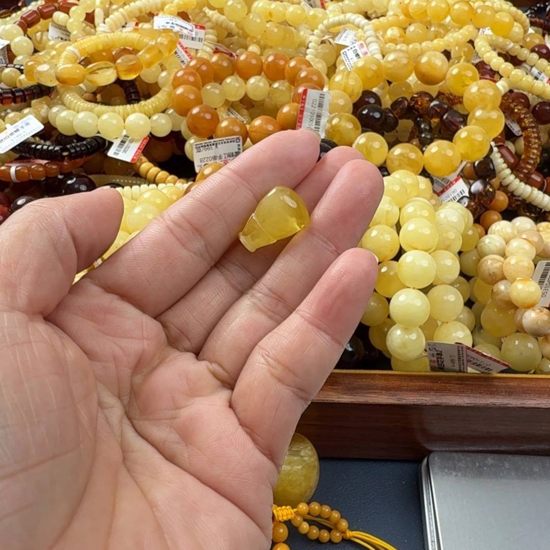 未镶嵌琥珀珠宝奇石