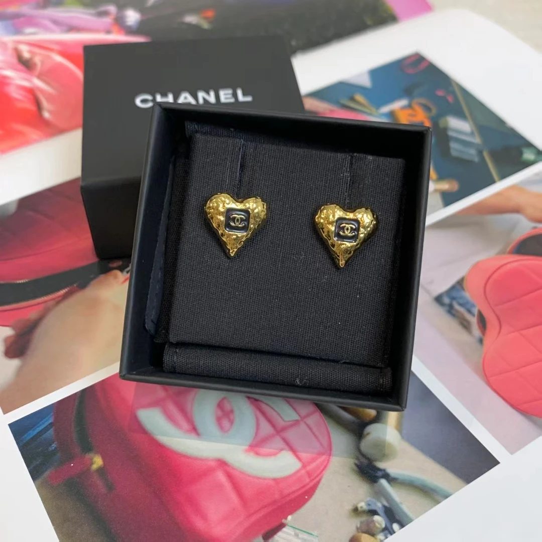 99新 Chanel/香奈儿 壹臻susu/23k金色爱心珐琅熔岩耳钉 19129639
