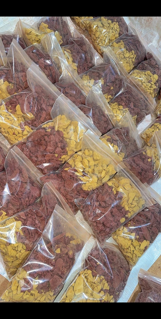 金黄与那拉提红土两种混合碎土已装好不可选
