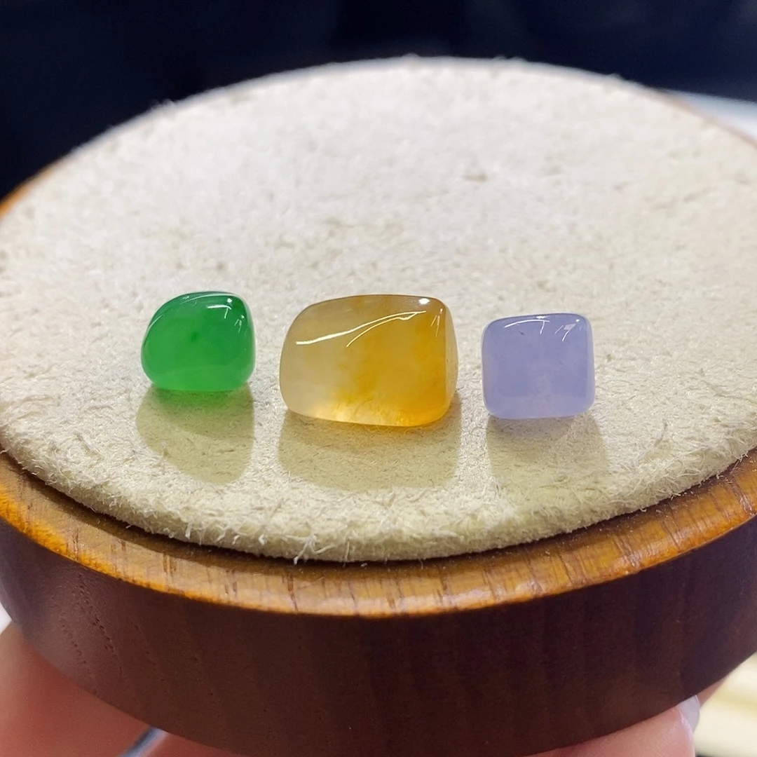 翡翠挂件未镶嵌随行