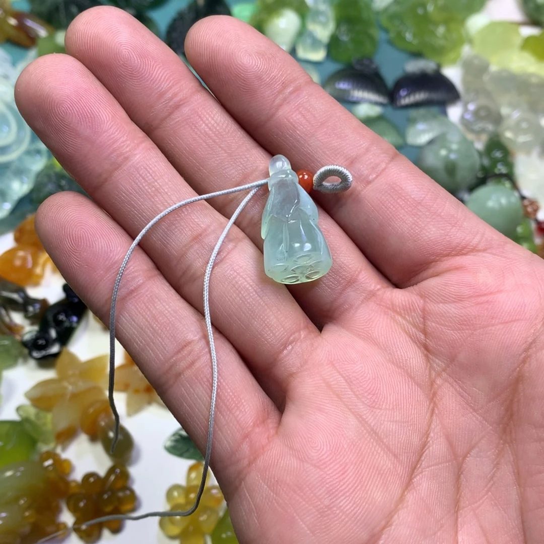 岫玉颈饰未镶嵌白*予莲蓬