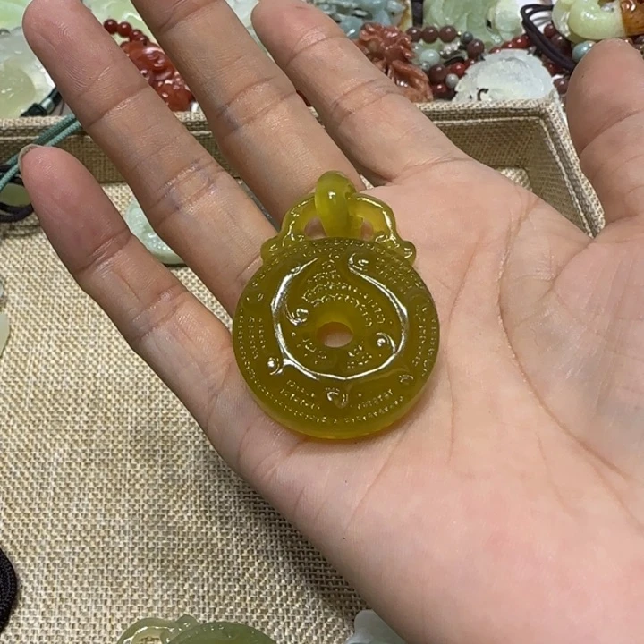蛇纹石玉吊坠未镶嵌昭**愿