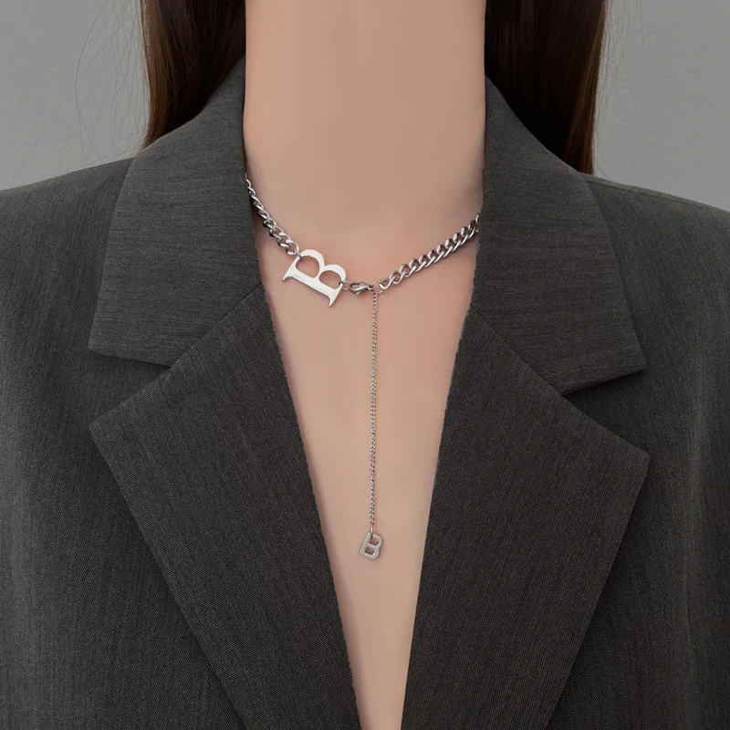 b字母项链女ins嘻哈秋冬毛衣链2025年新款轻奢小众锁骨链装饰配饰