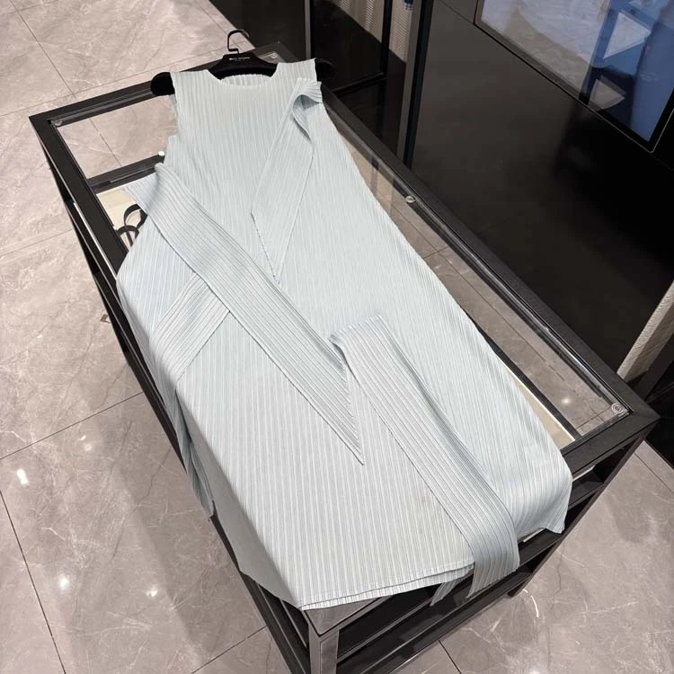 25年春装新款女装 时尚褶皱不规则气质浅绿色无袖连衣裙-25Y1141