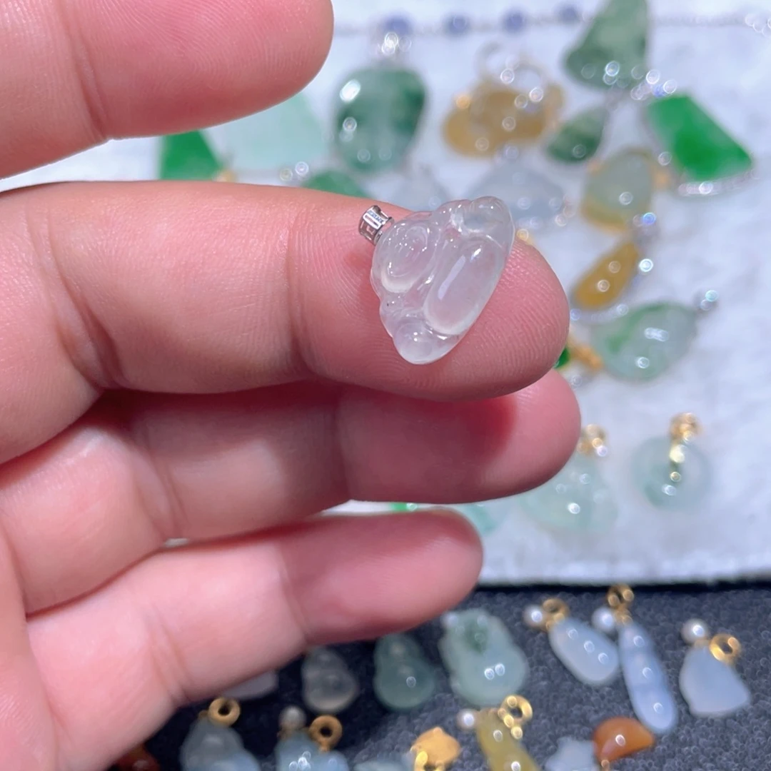 呆***萌翡翠18K金镶嵌颈饰