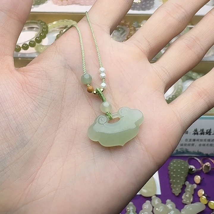 潦***狗和田玉未镶嵌颈饰