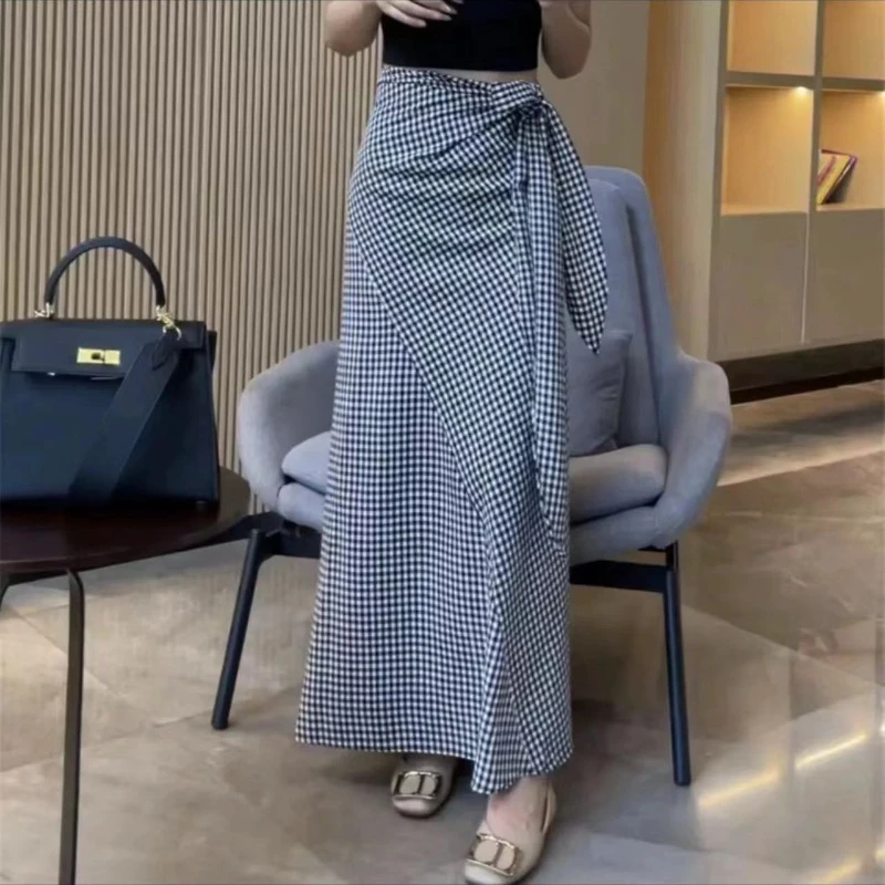 百搭短袖后背设计感黑色镂空上衣+高腰时尚气质格纹系带半身裙