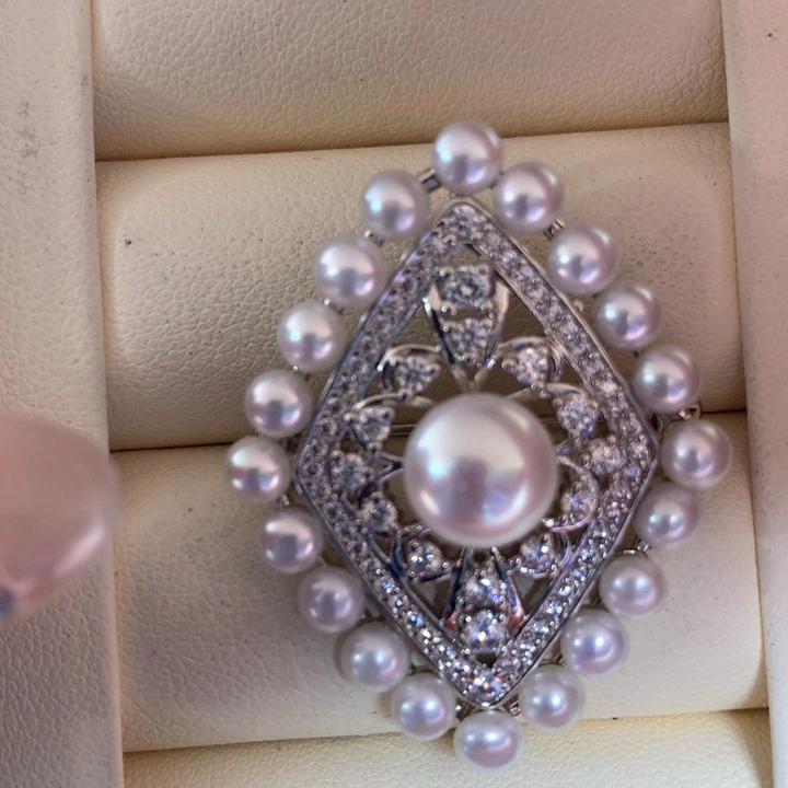 未镶嵌胸饰淡水珍珠